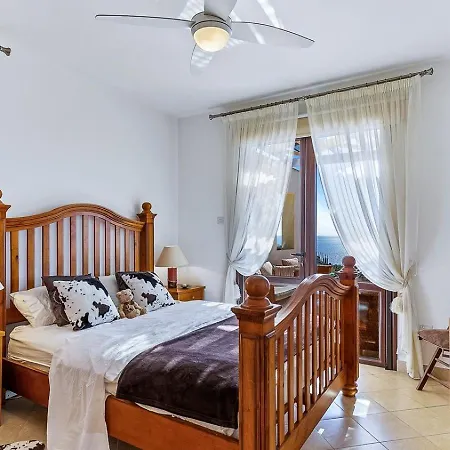 111 Deilino Stunning Sea Views, Aphrodite Hills *